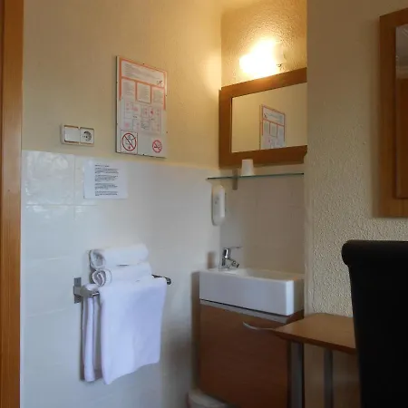 ゲストハウス El Callejon 3*